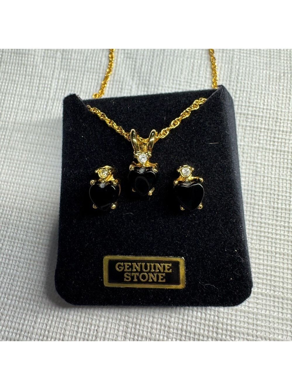 JJI 1998 Elegant Black and Gold Heart Necklace Set Storyline